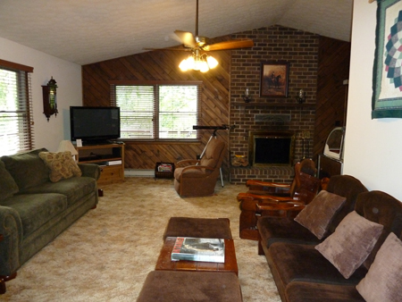 Livingroom: Berkeley Springs Cabin Rental